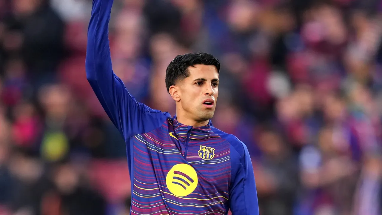القنوات الناقلة لمباراة أوساسونا وبرشلونة في الدوري الإسباني وطرق مشاهدتها عبر الإنترنت
